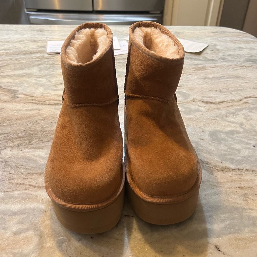 UGG Tan Women's Platform Boots!  Size 9 NWOB